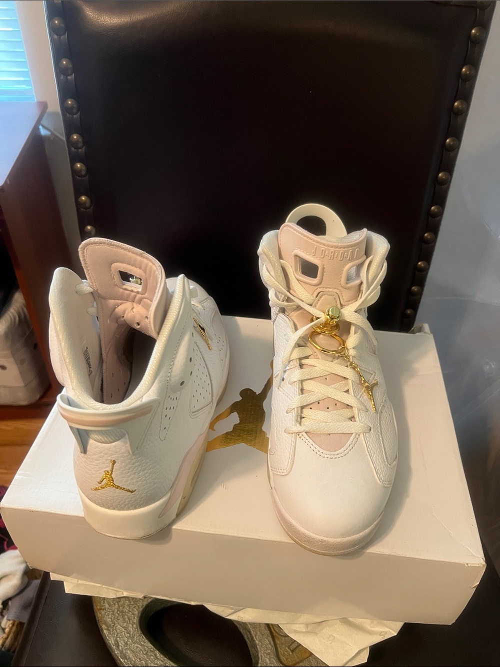 Air Jordan 6 Retro Women's White/metallic Gold Sneakers,Size 10 women/ men 8.5 S